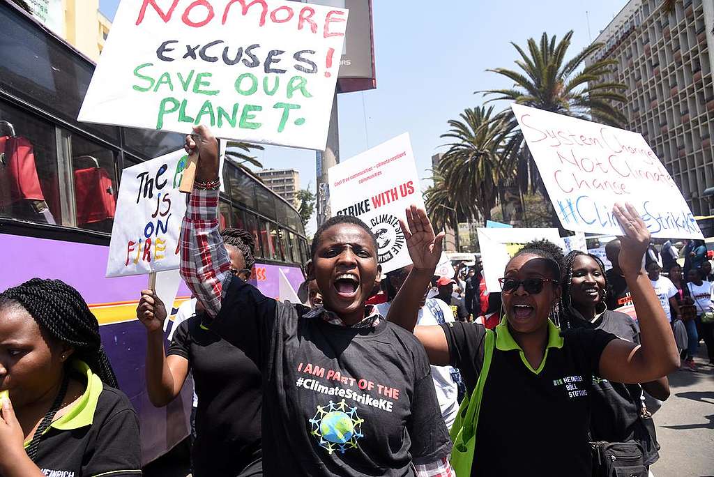 Активисти за околната среда участват в Климатичната стачка в Найроби, призоваваща за действие срещу климатичните промени на 20-и септември 2019 г. © Еван Хабил/ „Грийнпийс“