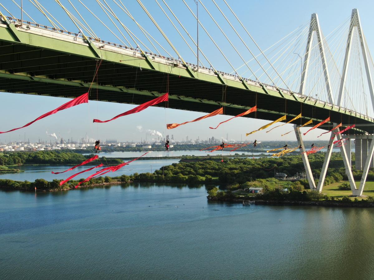 Climbers Block Houston Ship Channel Traffic in Texas - Aerial. © Greenpeace