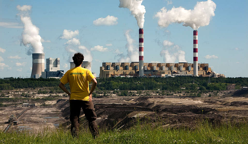 Action at Belchatow Coal Power Plant in Poland. © Konrad Konstantynowicz / Greenpeace Action at Belchatow Coal Power Plant in Poland. © Konrad Konstantynowicz / Greenpeace