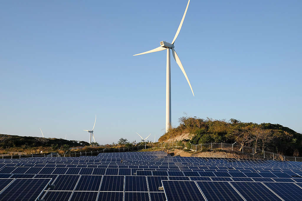 Wind Farm and Solar Power Plant In Ilocos Norte. © Veejay Villafranca / Greenpeace Wind Farm and Solar Power Plant In Ilocos Norte. © Veejay Villafranca / Greenpeace