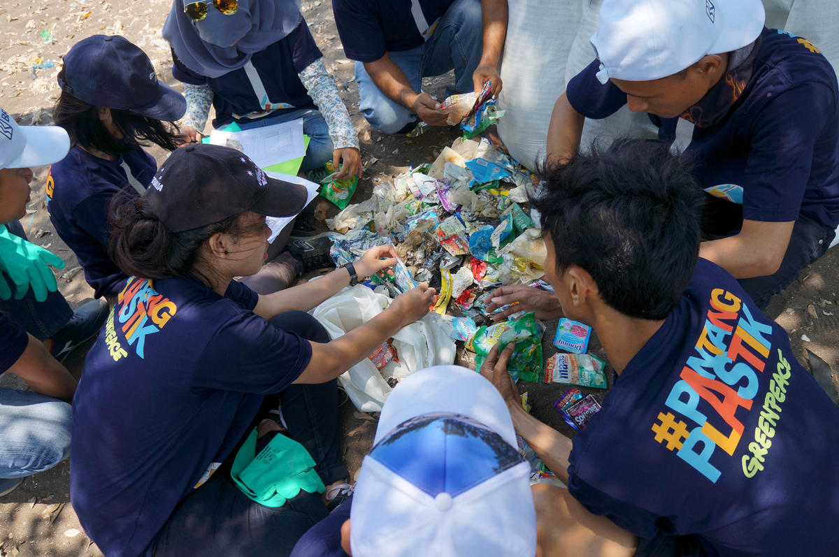 Greenpeace Menemukan Lebih Dari 700 Merek Sampah