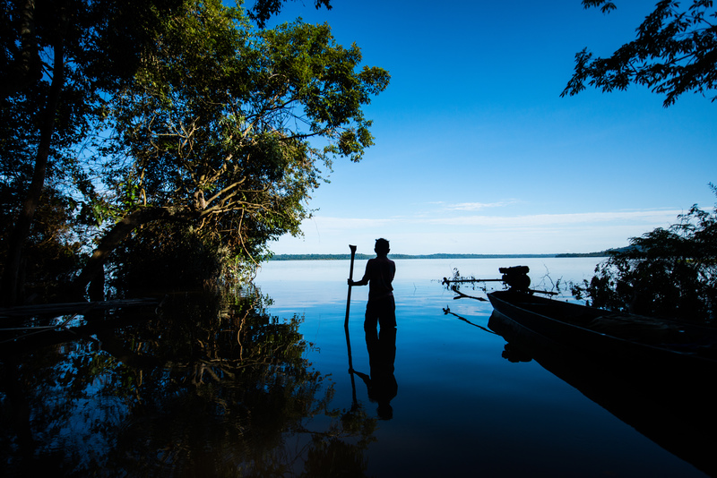 Munduruku in Tapajós River in the Amazon Rainforest © Valdemir Cunha / Greenpeace