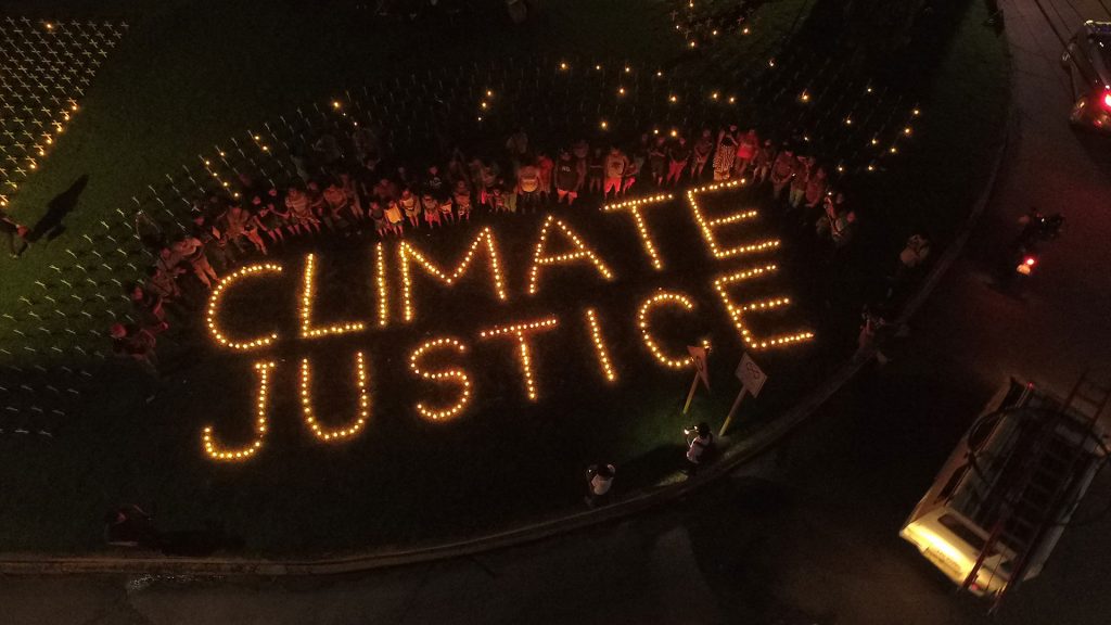 Candlelight Commemoration 3 Years after Typhoon Haiyan in the Philippines © Roy Lagarde / Greenpeace