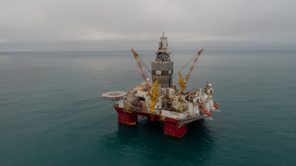 Statoil oil rig in the Arctic © Christian Åslund / Greenpeace