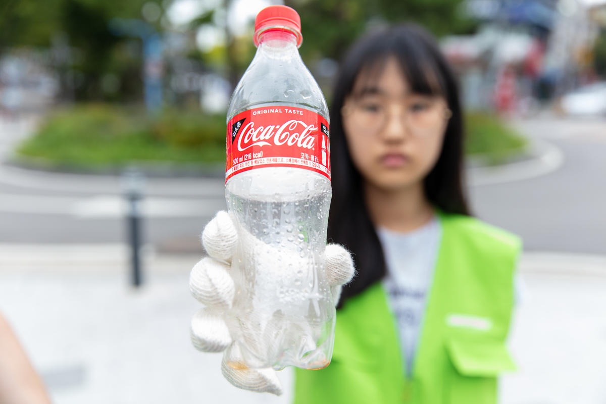 City Trash Hunt and Brand Audit in South Korea © Soojung Do / Greenpeace