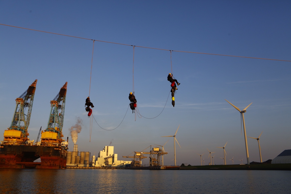 Activists Block Entrance to RWE Coal Plant in Eemshaven © Bas Beentjes / Greenpeace