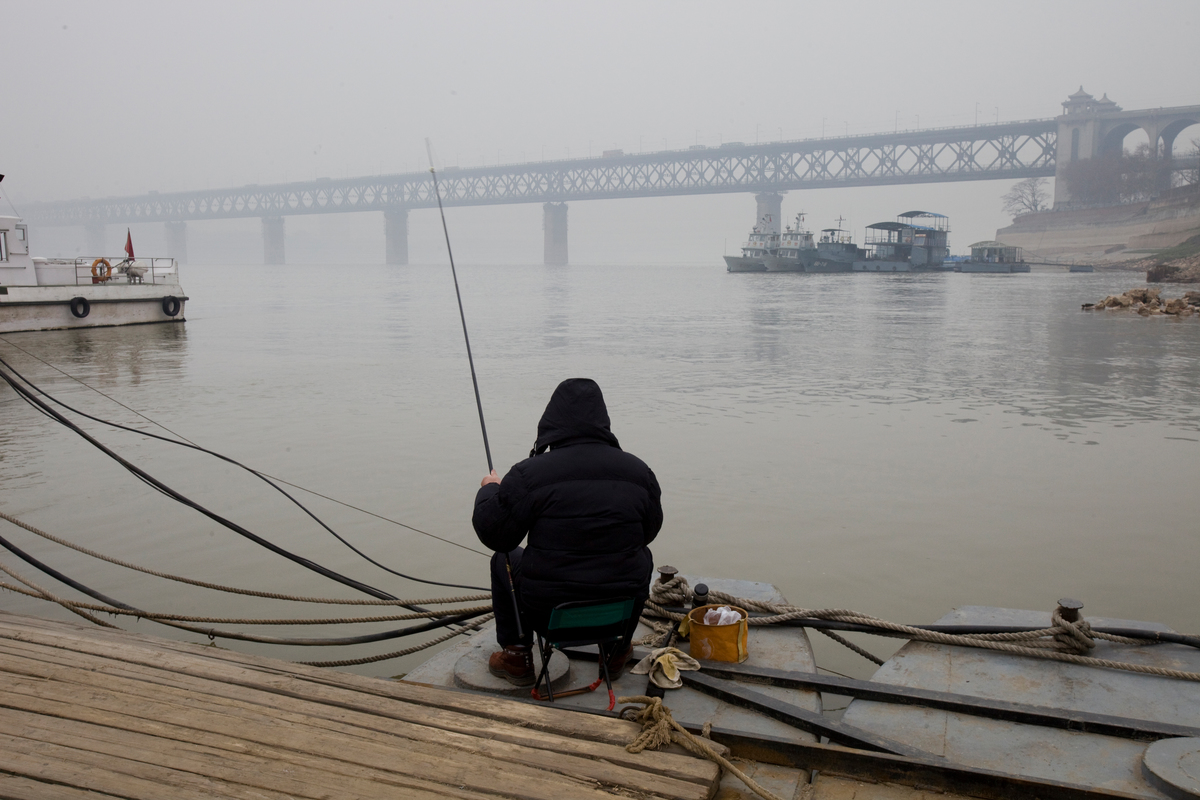 Fishing in Yangtze River © Lu Guang / Greenpeace