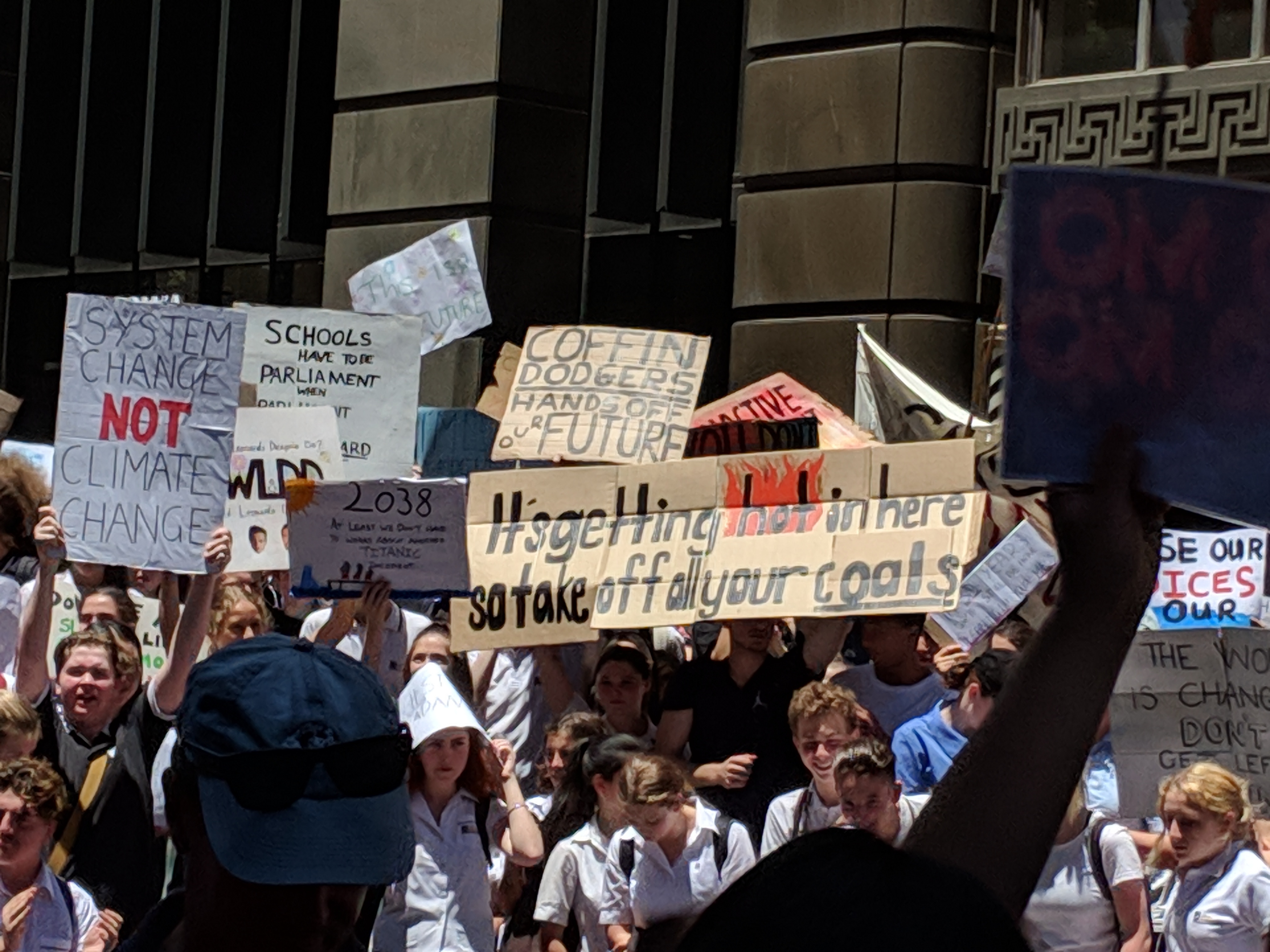 Climate strike from Australian high school students © Richard Lebenholc 