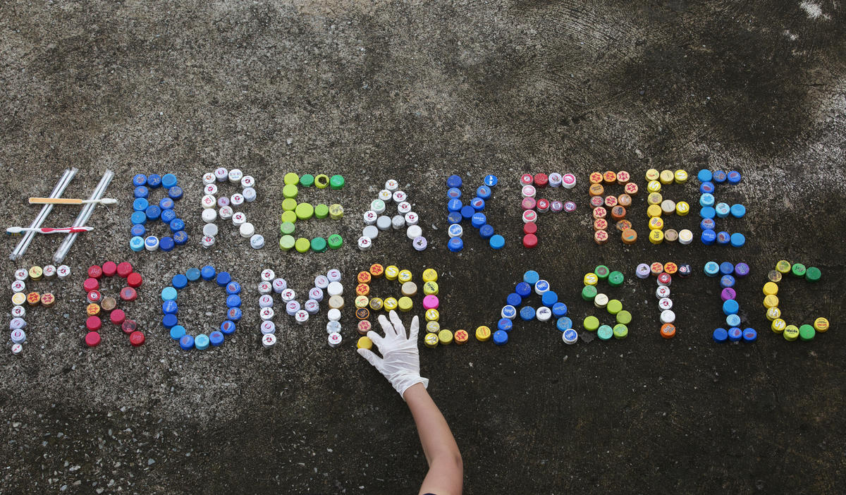 Plastics Brand Audit at Wonnapa Beach in Chonburi © Chanklang Kanthong / Greenpeace