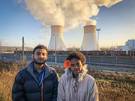 Kelvin with Litia Baleilevuka © Andrew Kelly/Greenpeace