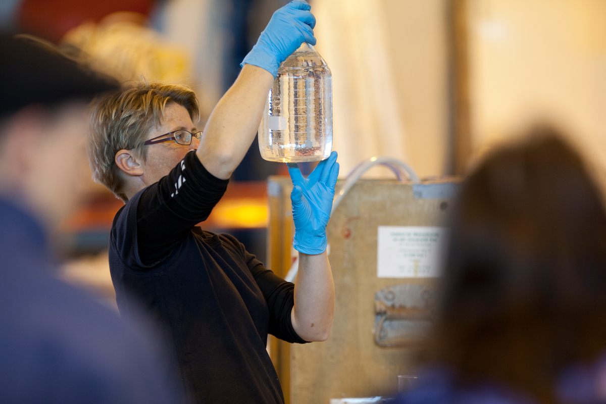 Danish scientist, Signe Klavsen, investigating ocean acidification © Nick Cobbing / Greenpeace