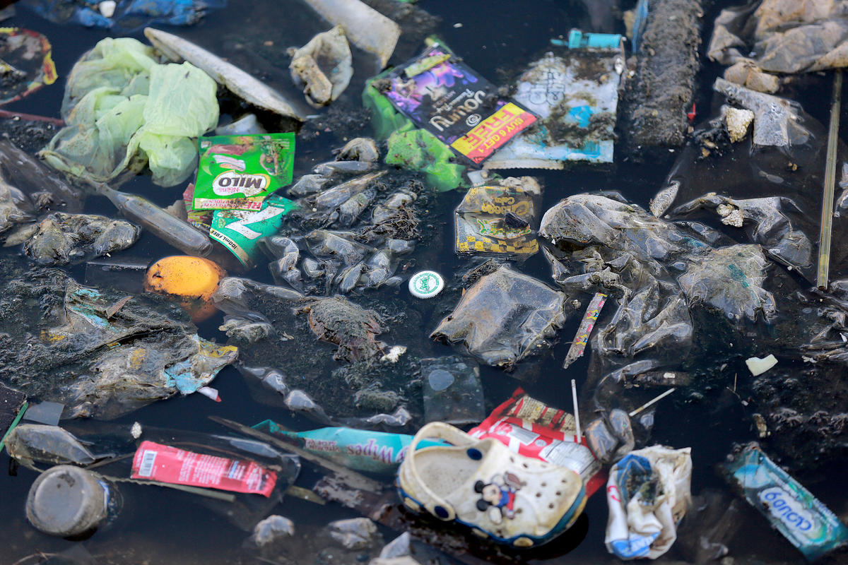 Waste Documentation in Navotas, Manila. © Rouelle Umali