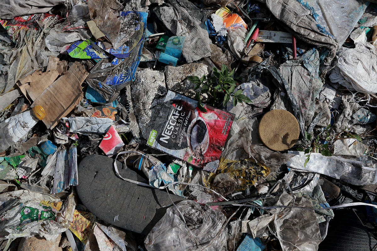 Plastic Waste Dump in Dumaguete, Philippines. © Greenpeace