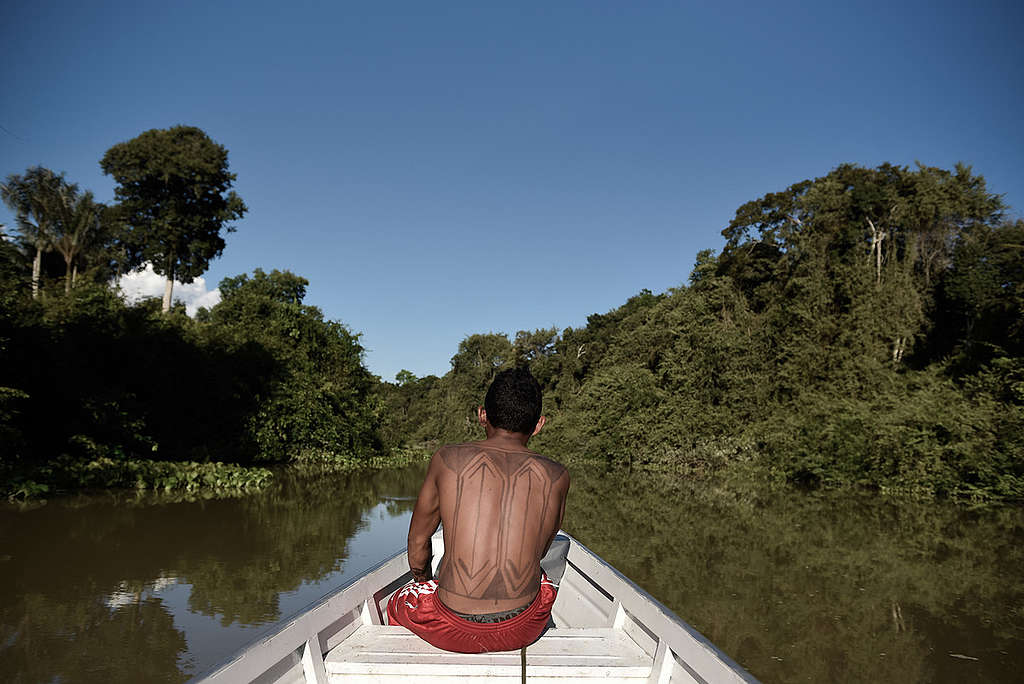 Munduruku Fishing on Lake in the Amazon. © Anderson Barbosa / Greenpeace