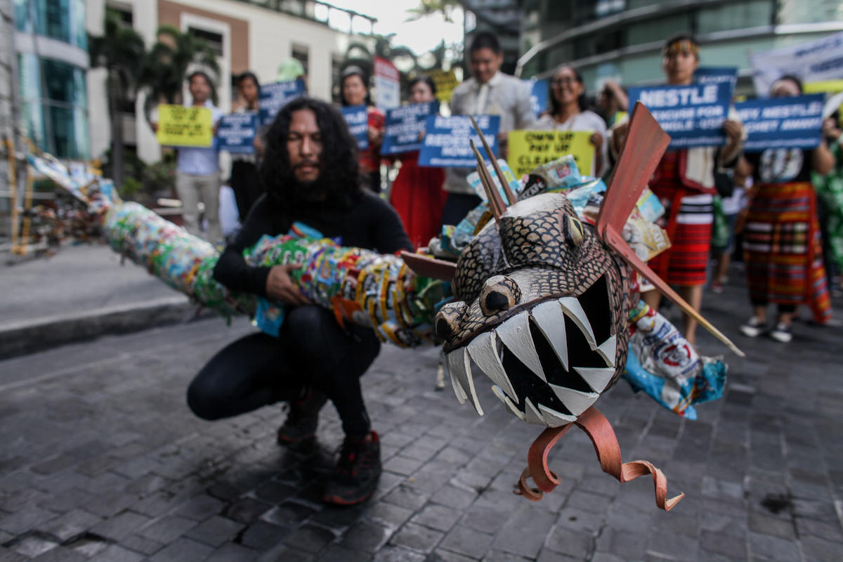 Activists March at Nestle HQ in the Philippines. © Basilio H. Sepe / Greenpeace