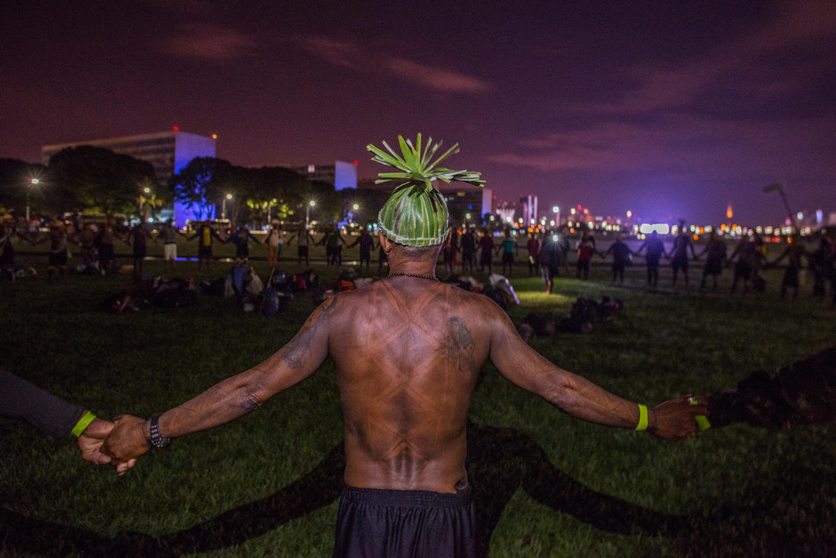 Indigenous Peoples who have traveled hundreds of kilometres assemble to support each other and fight together for their rights in the capital of Brazil. © Christian Braga / MNI