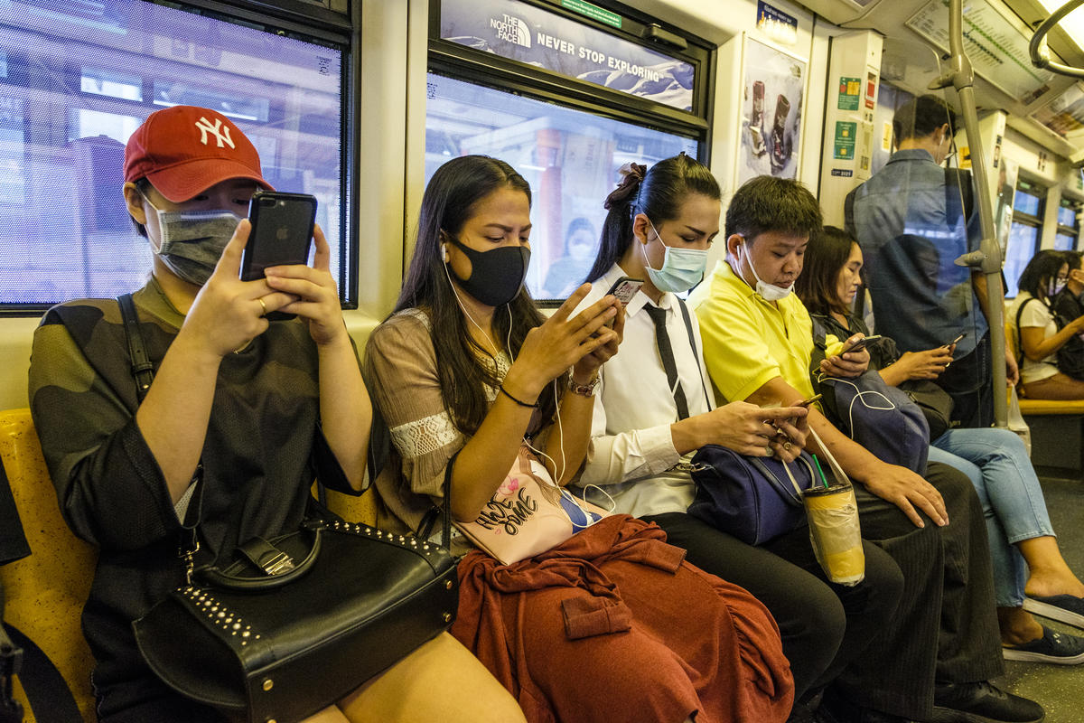 Citizens Wear Masks against Air Pollution in Bangkok. © Arnaud Vittet / Greenpeace