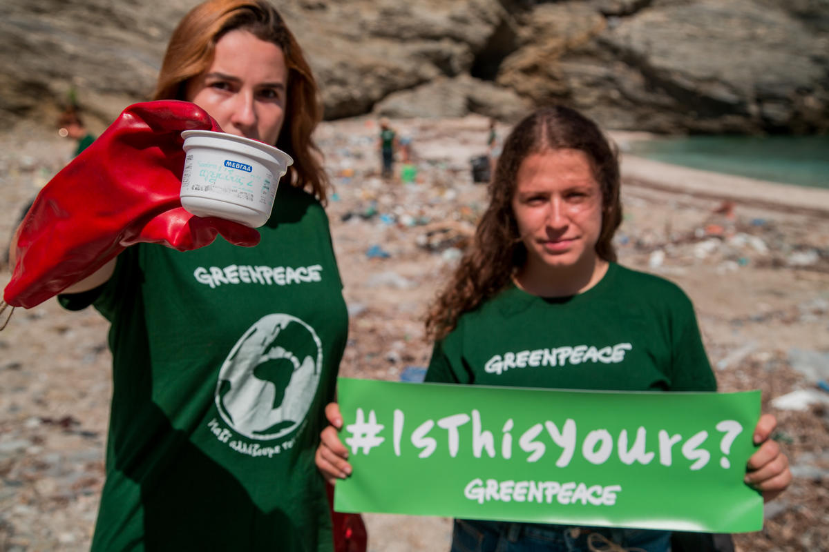 Plastic Brand Audit Activity in Greece. © Constantinos Stathias / Greenpeace