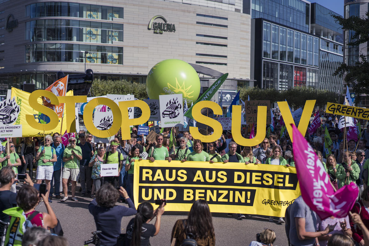 #aussteigen Demonstration and Bike Ride in Frankfurt am Main. © Kevin McElvaney / Greenpeace