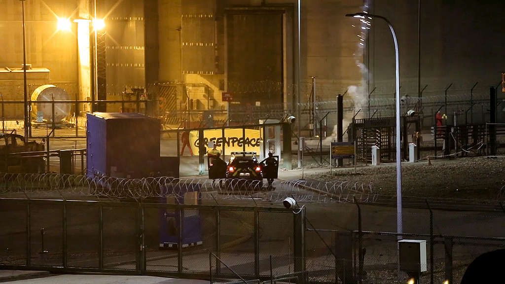 Fireworks to Highlight Vulnerability of Cattenom Nuclear Plant in France. © Vivien Fossez / Greenpeace