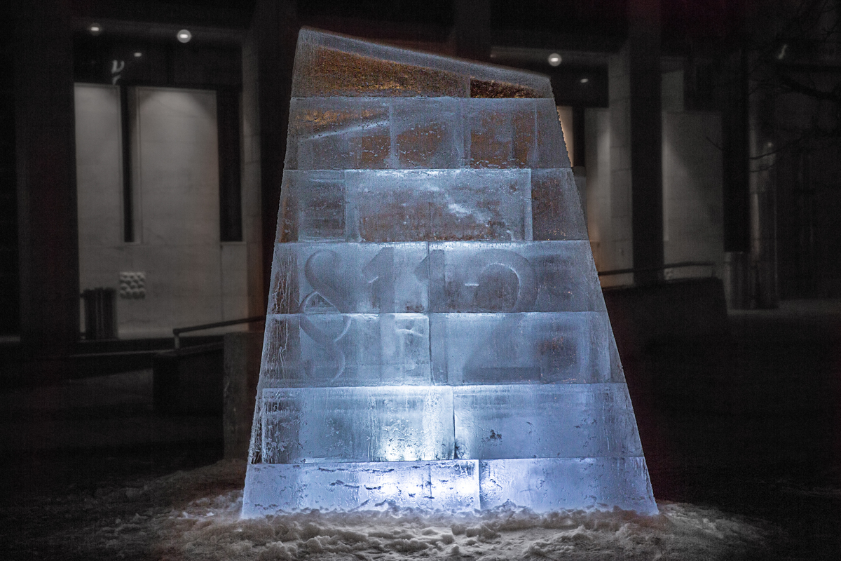 People vs Arctic Oil Court Case Ice Sculpture in Oslo. © Edward Beskow / Greenpeace