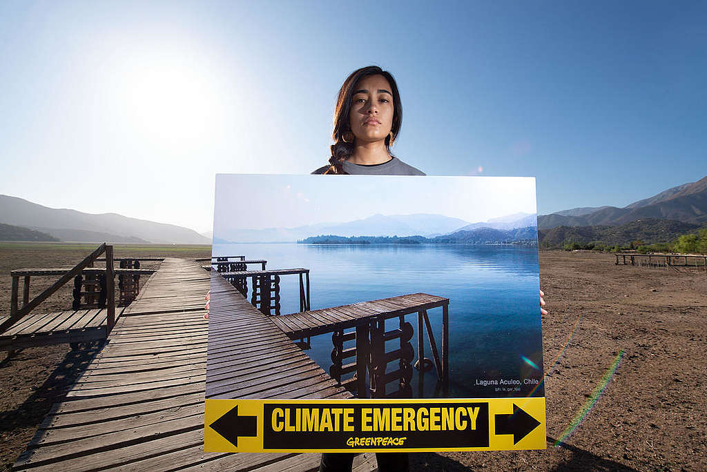 Climate Emergency Action at Laguna de Aculeo in Chile © Martin Katz / Greenpeace