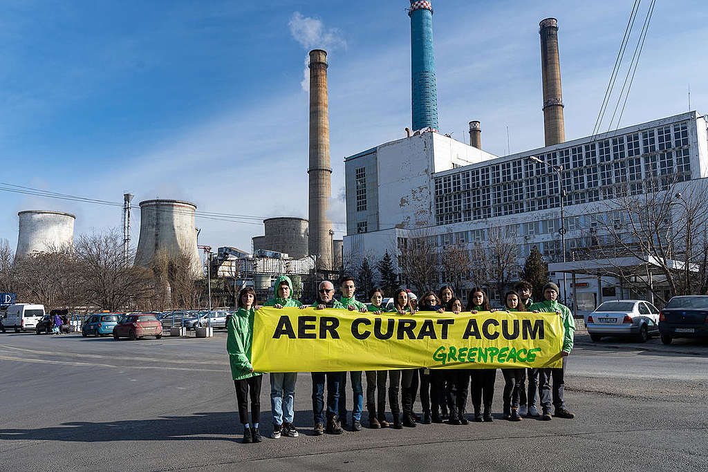 Clean Air Now Action in Bucharest, Romania. © Catalin Georgescu / Greenpeace