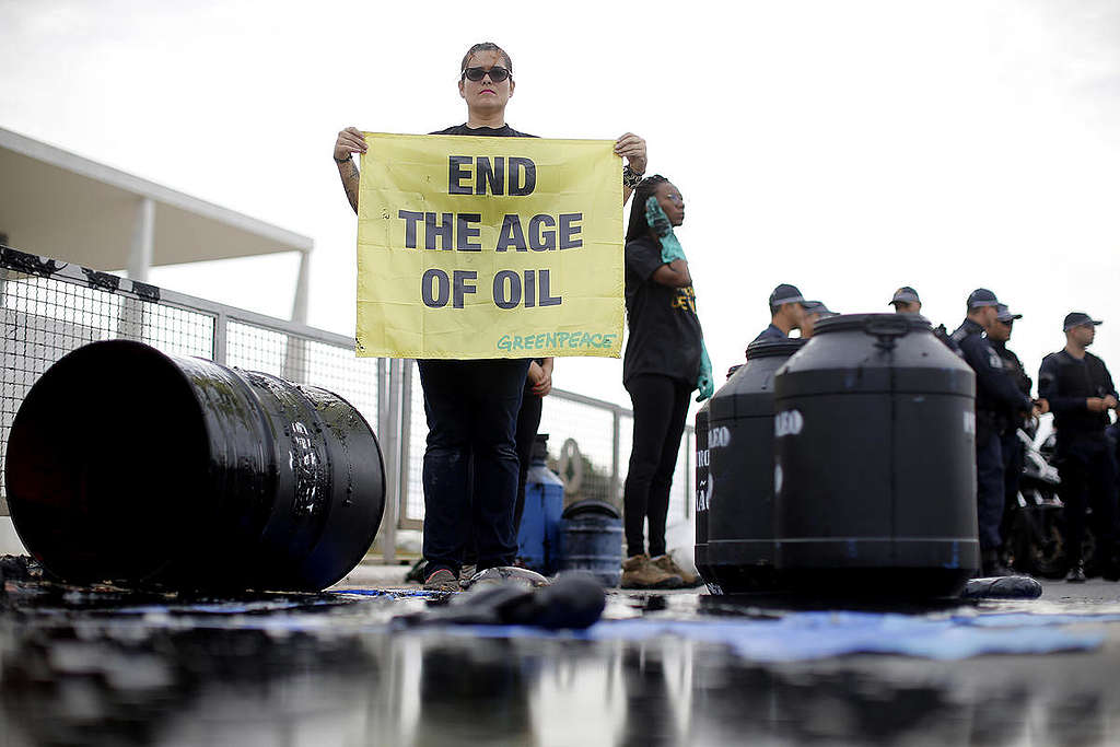 Oil Spill and Burnt Forest Action in Brazil. © Adriano Machado / Greenpeace