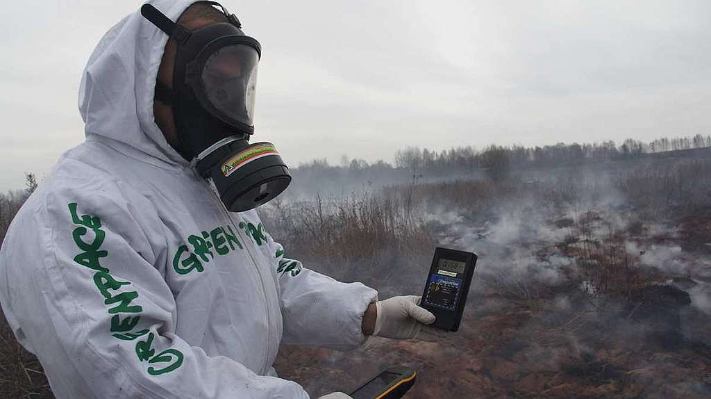 Firefighters in the Radioactive Contaminated Bryansk Region. © Vladislav Zalevskiy / Greenpeace