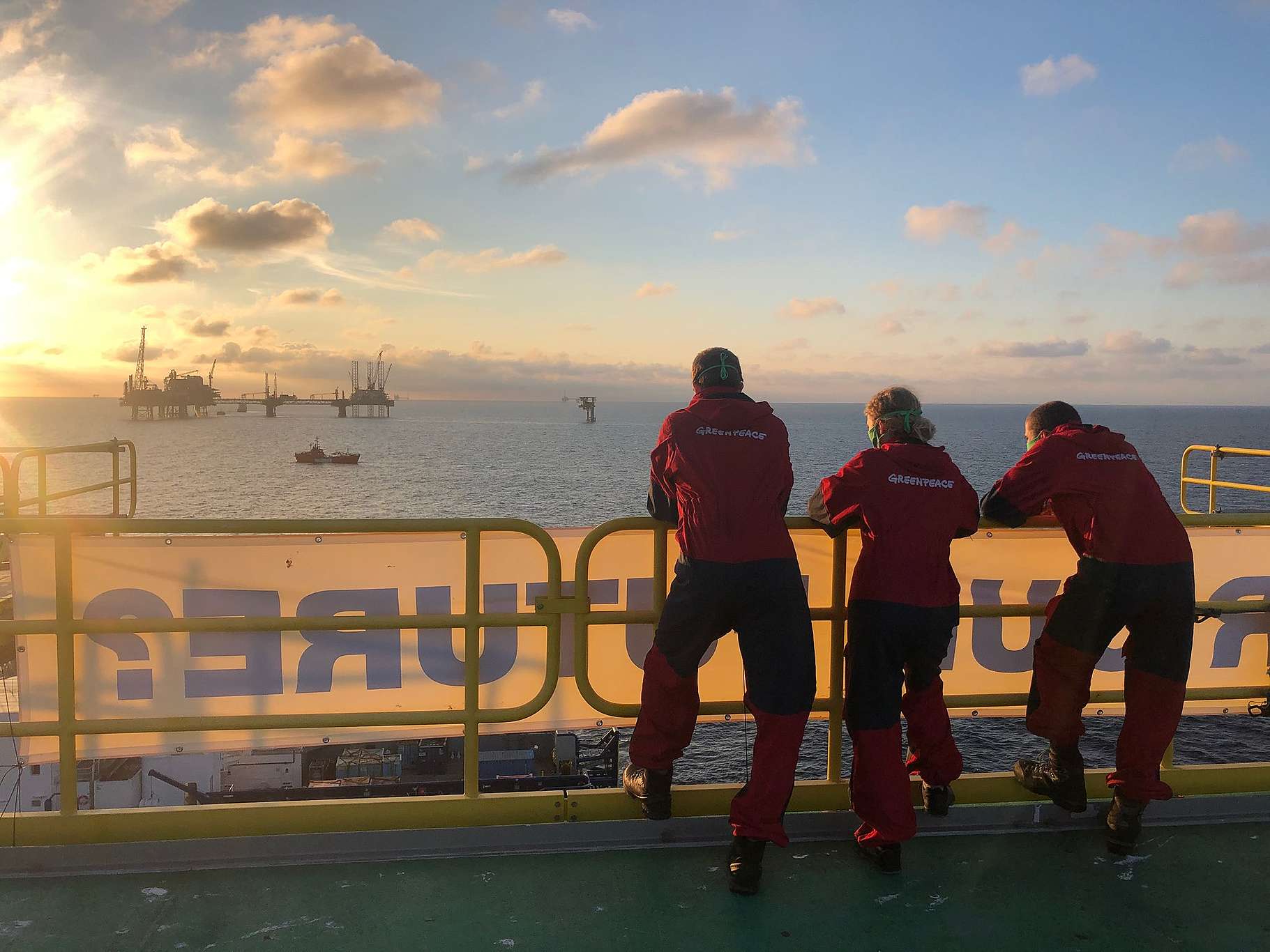 Activists on "Camp Dan" on the oil rig Dan Bravo.