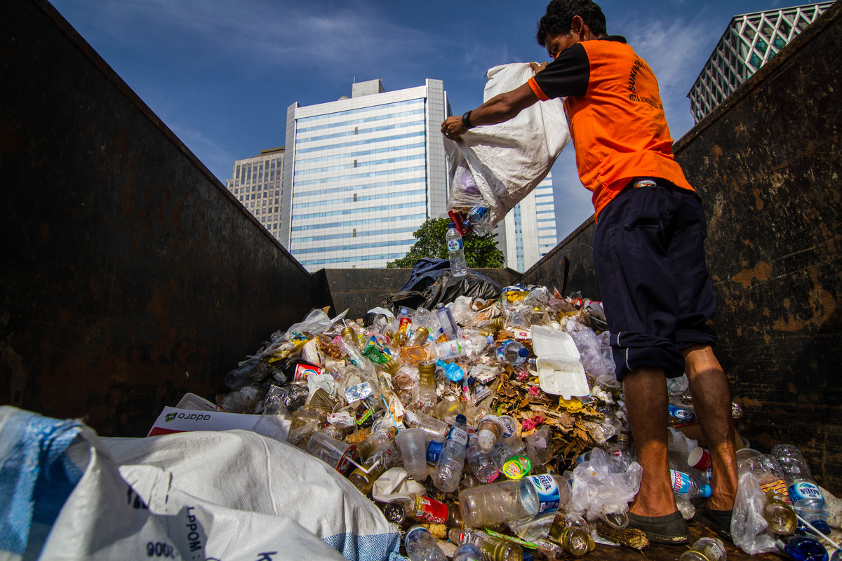 ¿Quién se hace cargo de los desechos plásticos? - Greenpeace México