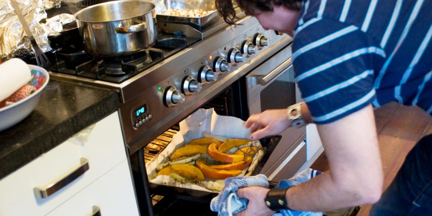 Jaymz Pool geeft je zijn recepten voor groente uit de oven en chocolademousse