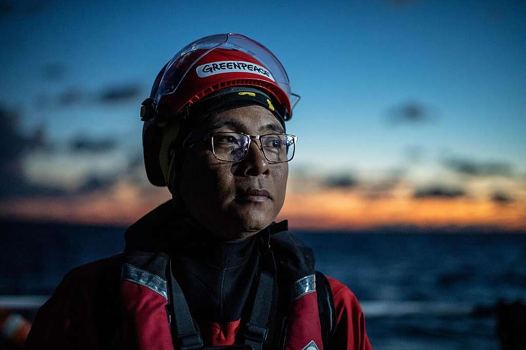 Activist Preparations on Arctic Sunrise. © Chris J Ratcliffe / Greenpeace