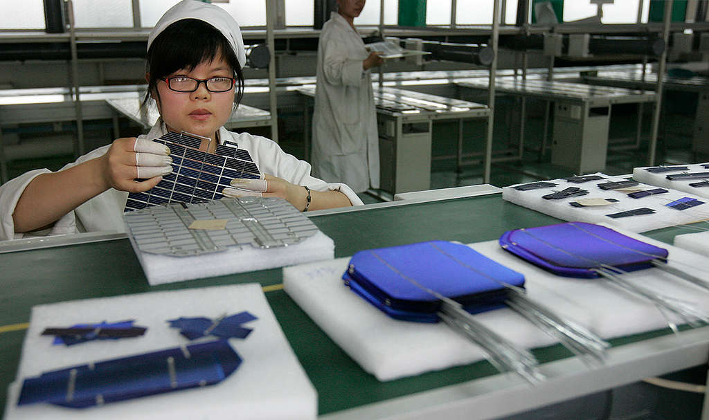 Solar Energy Factory in Dezhou. © Greenpeace / Alex Hofford