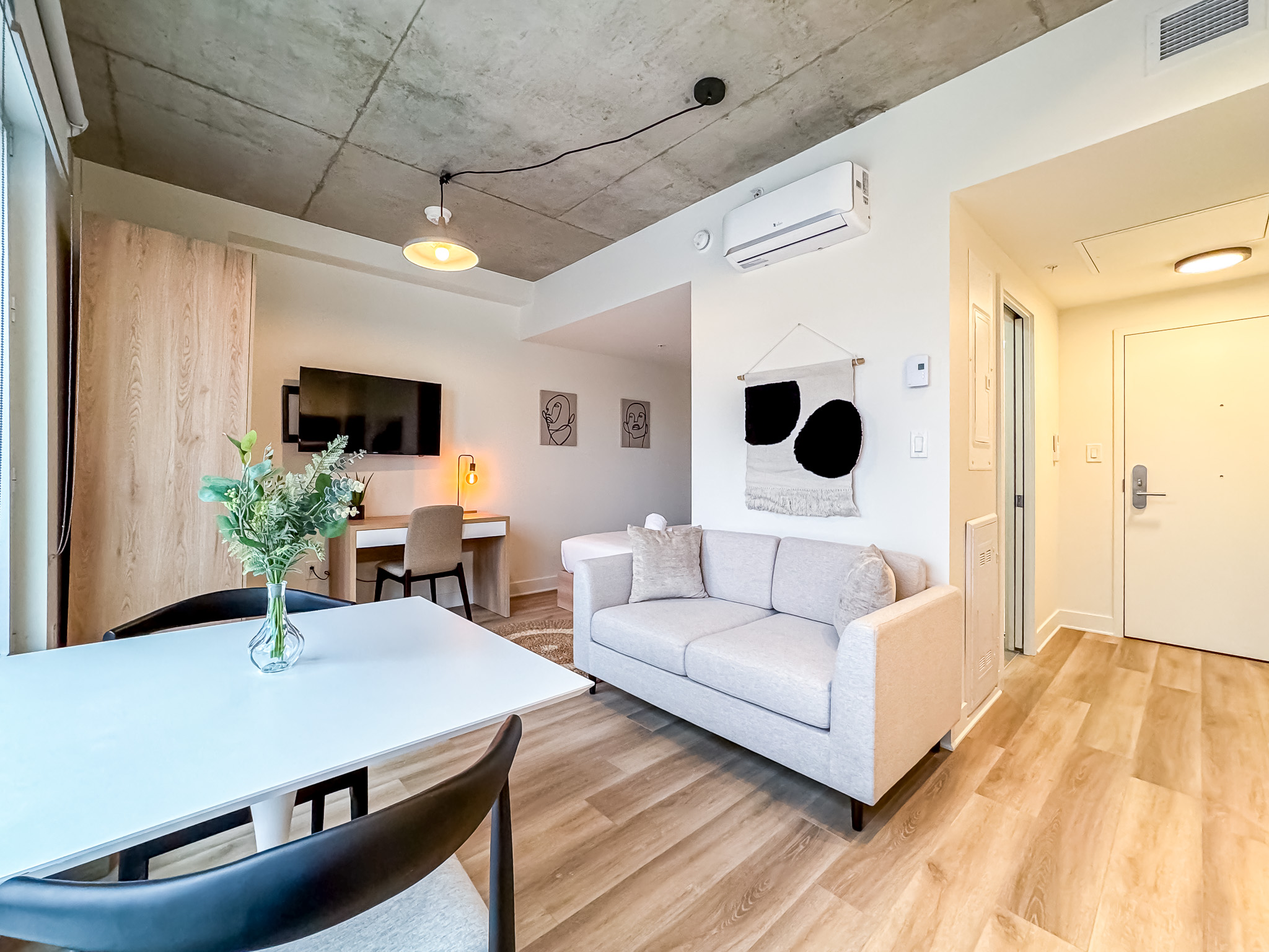 3882 St Laurent Blvd — photo 1