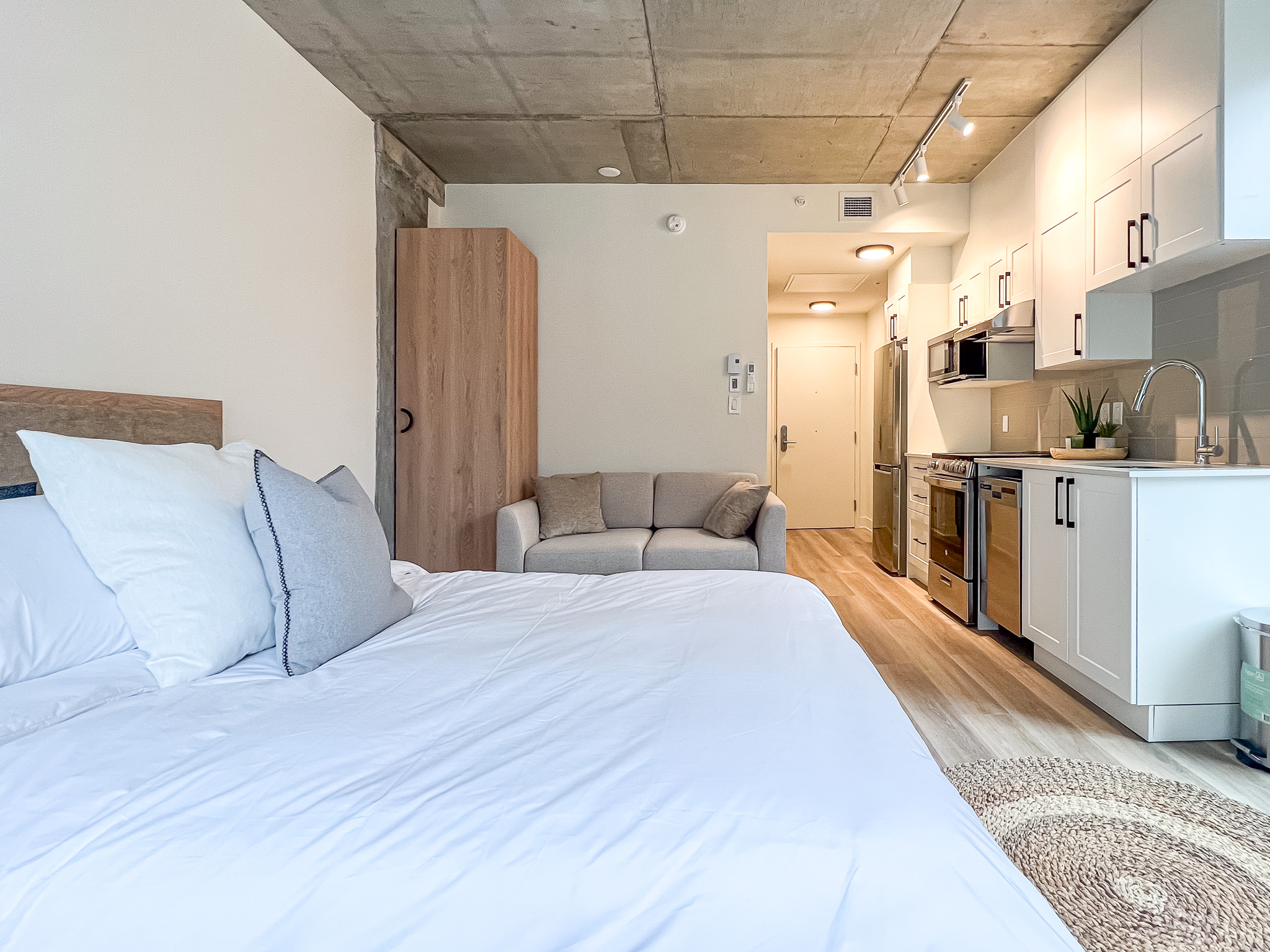 3882 St Laurent Blvd — photo 2