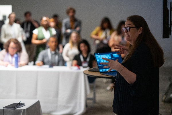 Woman presenting with a laptop