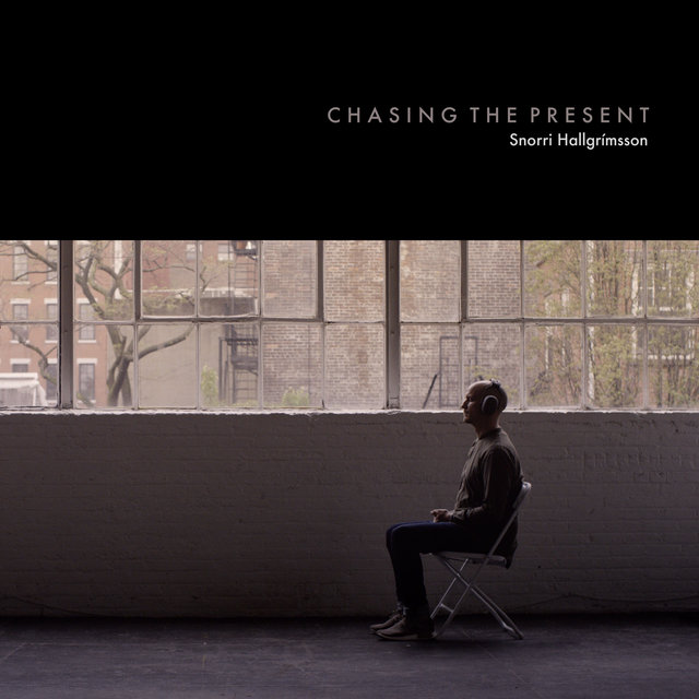 Couverture de Chasing the Present