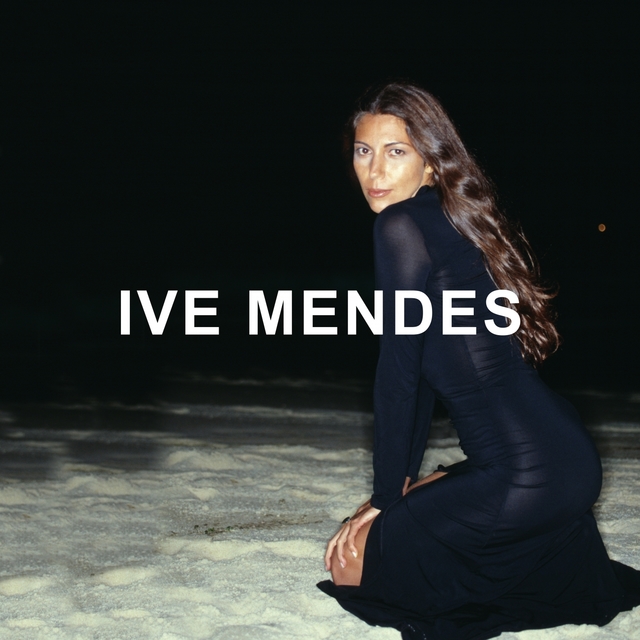 Couverture de Ive Mendes: Deluxe Edition