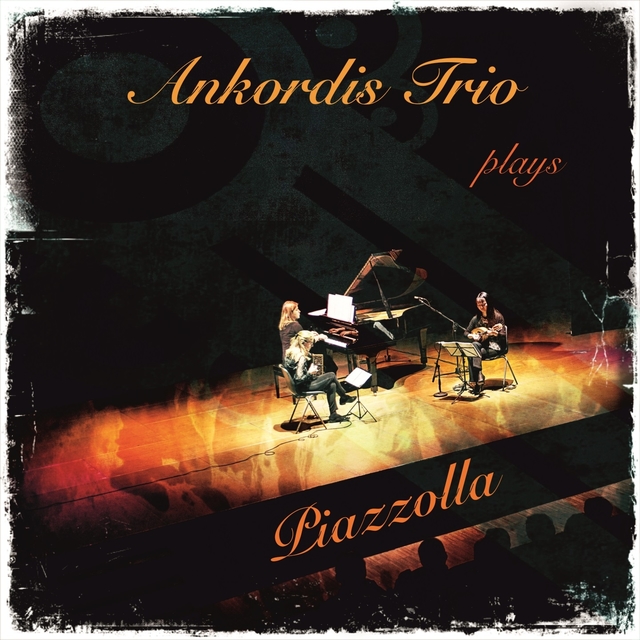 Couverture de Ankordis Trio Plays Piazzolla