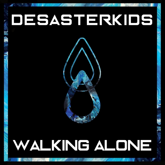 Couverture de Walking Alone