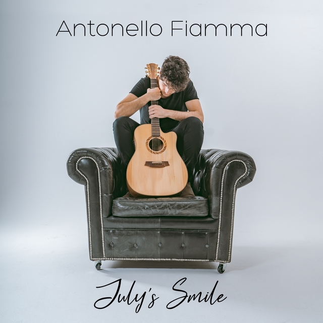 Couverture de July's Smile