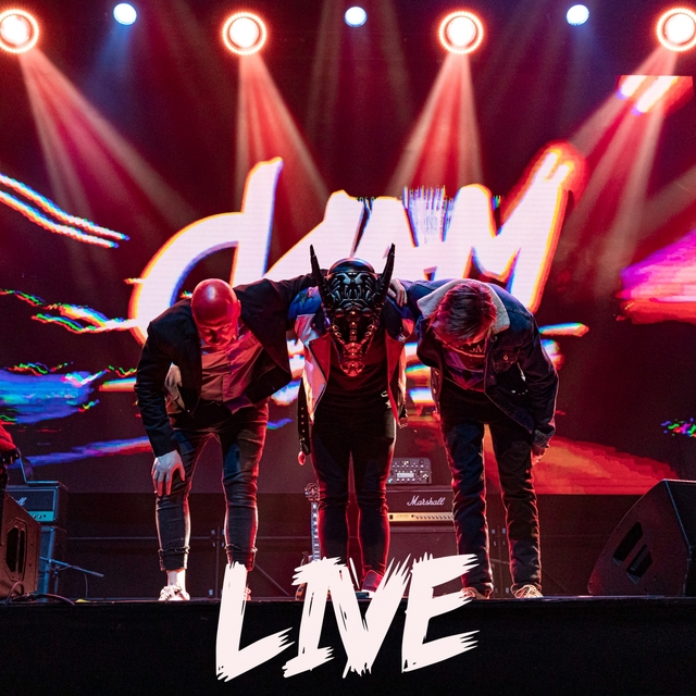 Couverture de LIVE