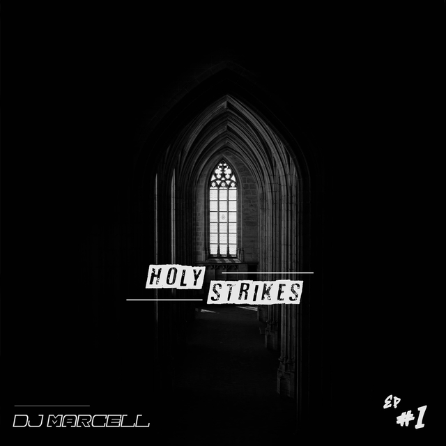 Couverture de Holy Strikes