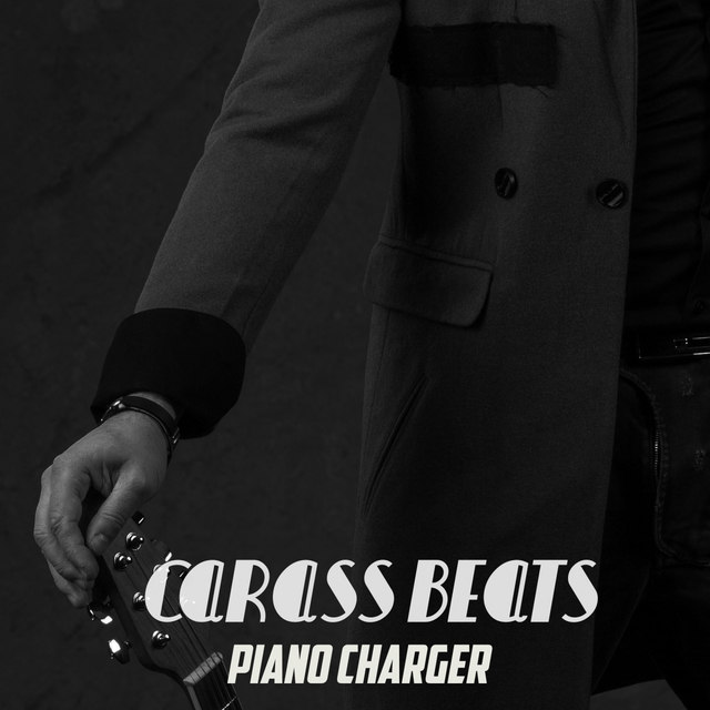 Couverture de Piano Charger