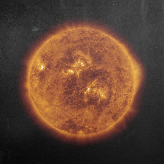 Couverture de Ten Thousand Suns