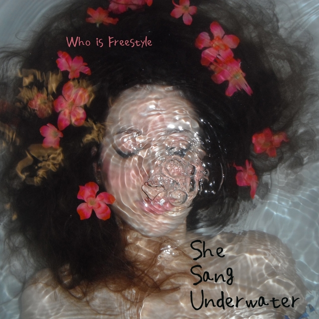 Couverture de She Sang Underwater
