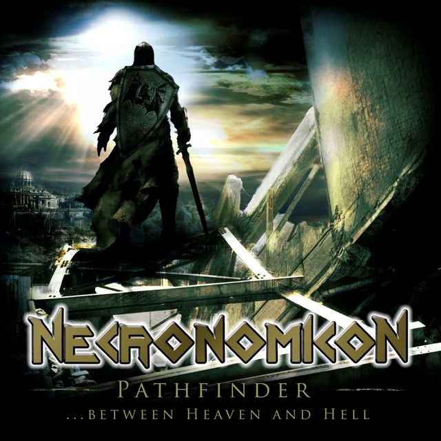 Couverture de Pathfinder...between Heaven and Hell