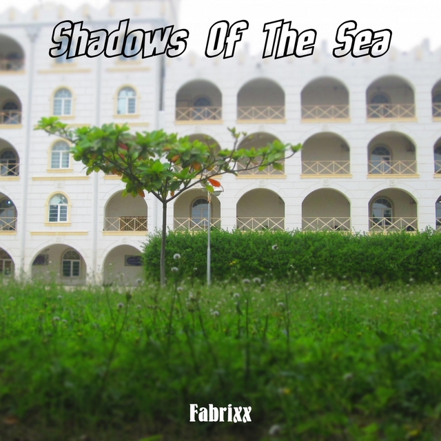 Couverture de Shadows Of The Sea