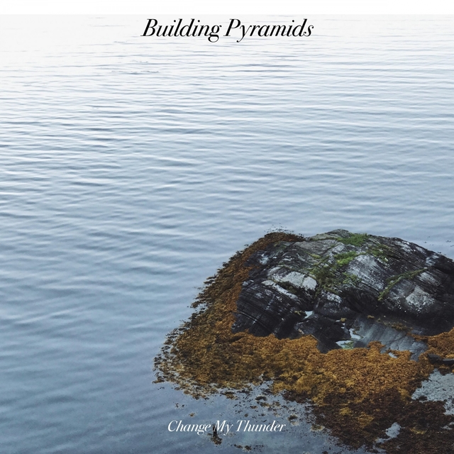 Couverture de Building Pyramids